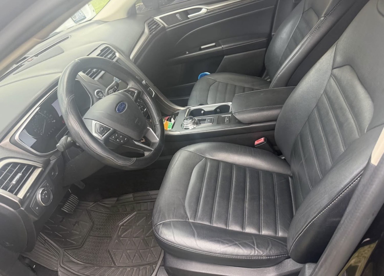 Used 2017 Ford Fusion SE w/ Fusion SE Technology Package FWD image 5