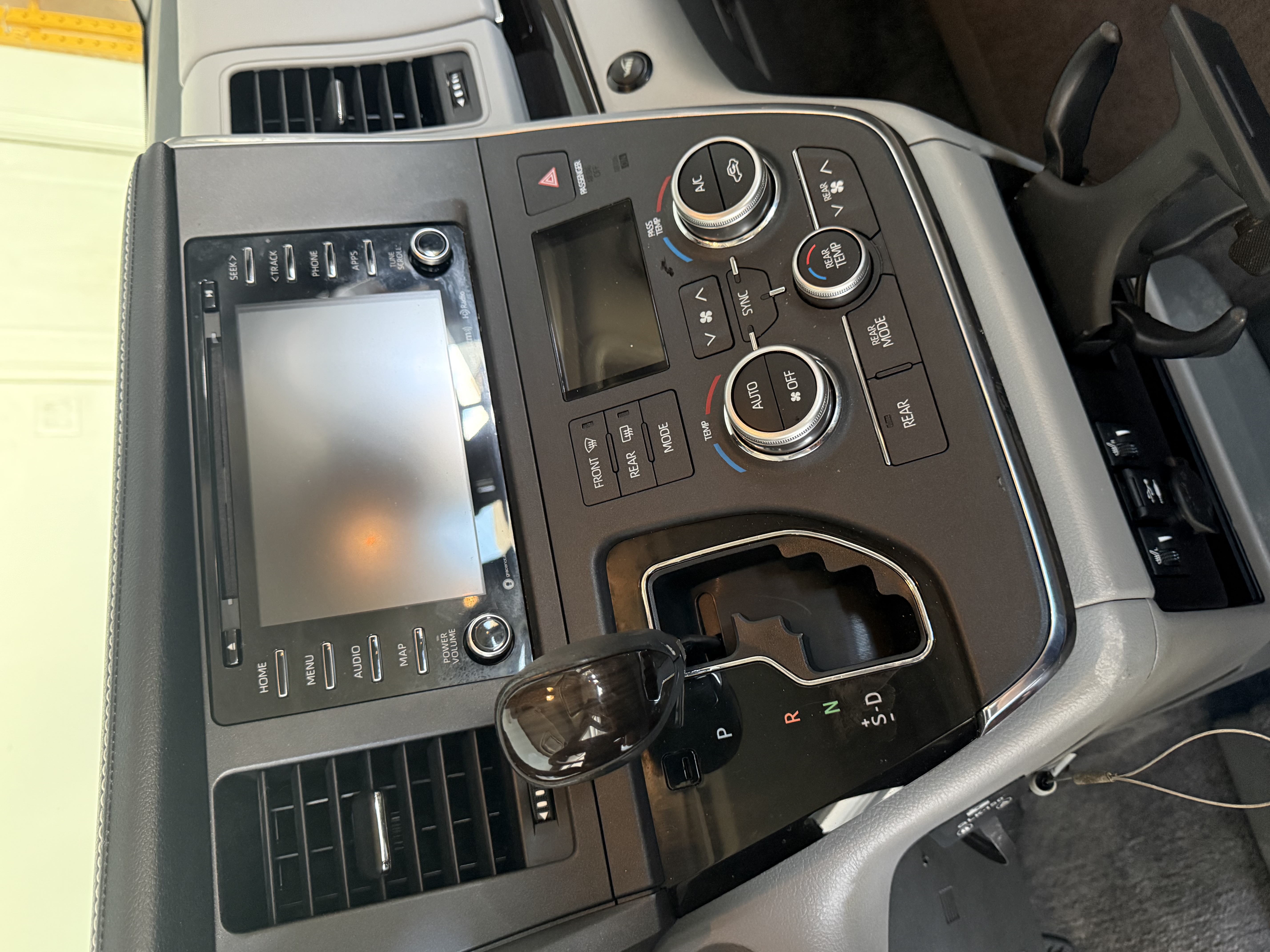 Used 2018 Toyota Sienna XLE w/ XLE Navigation Package FWD image 11