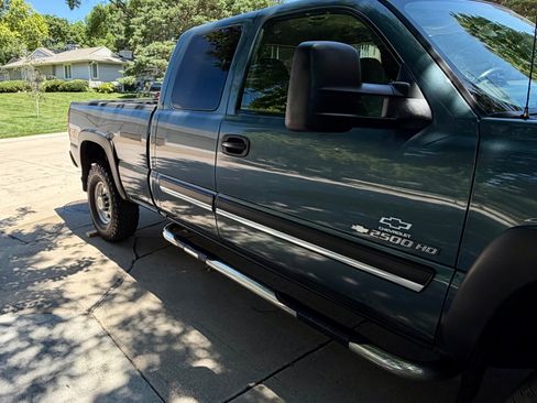 Used 2006 Chevrolet Silverado 2500 LT w/ Skid Plate Package AWD/4WD image 6
