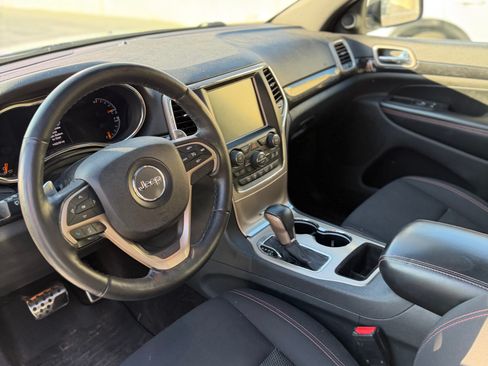 Used 2016 Jeep Grand Cherokee Laredo 75th Anniversary RWD image 8