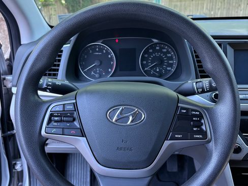Used 2017 Hyundai Elantra SE FWD image 8