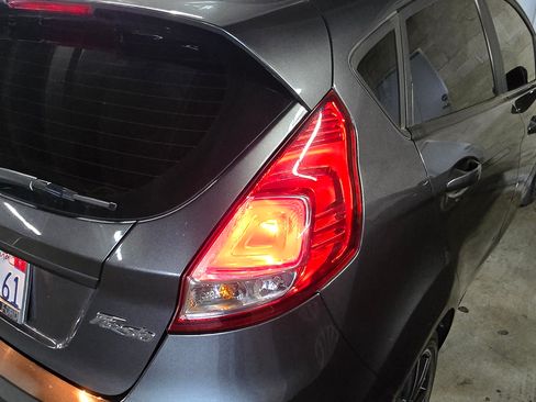 Used 2015 Ford Fiesta SE image 4