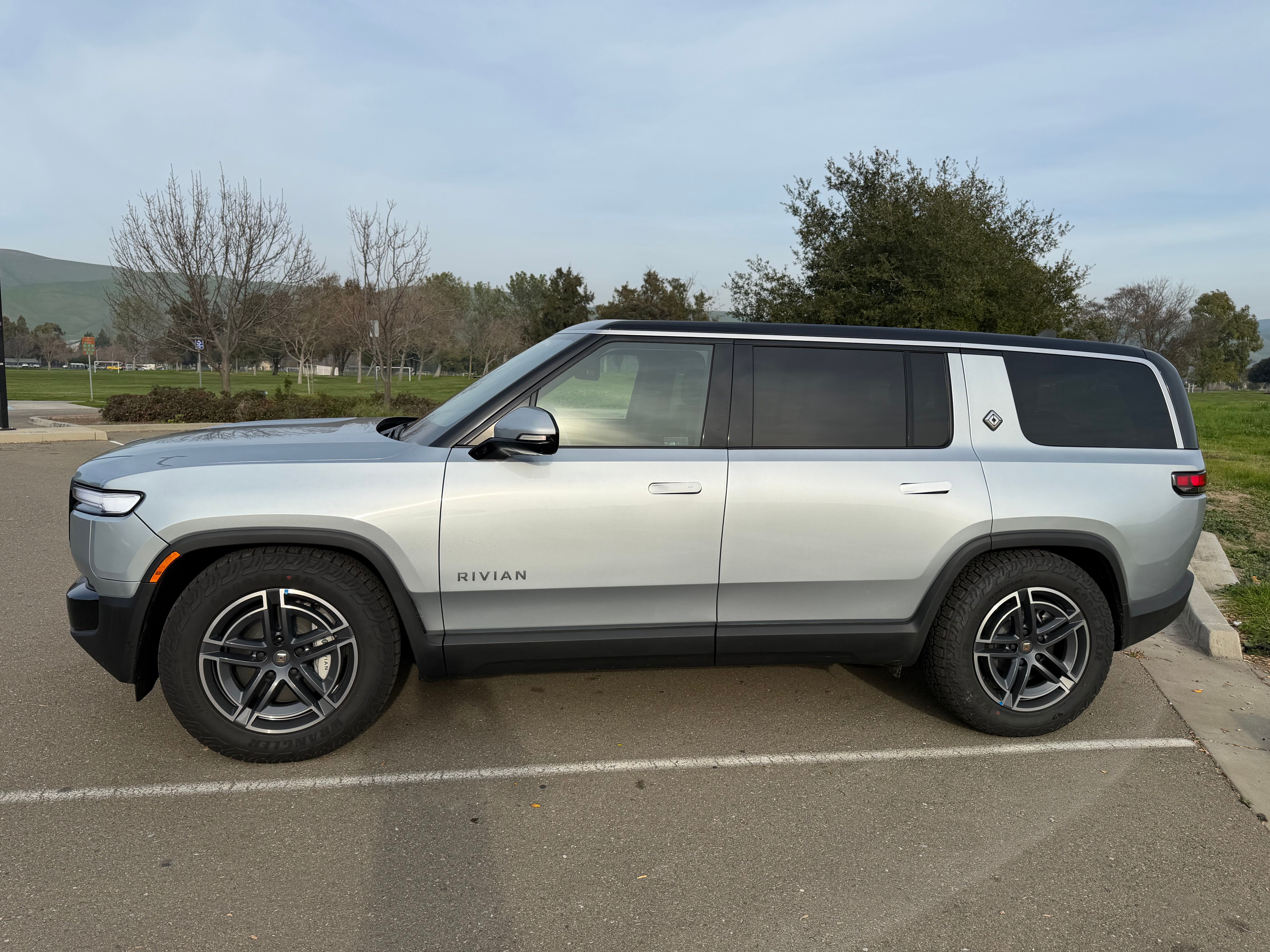 Used 2026 Rivian R1S Adventure AWD/4WD image 1