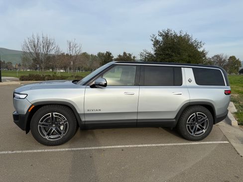Used 2026 Rivian R1S Adventure image 1