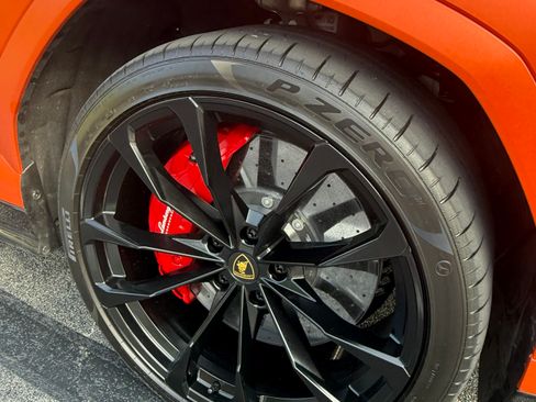 Used 2024 Lamborghini Urus S AWD/4WD image 5
