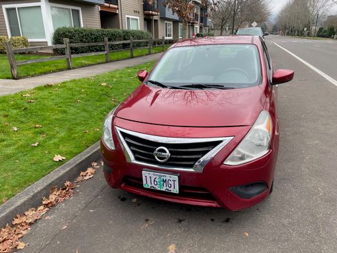 Used 2018 Nissan Versa SV image 9