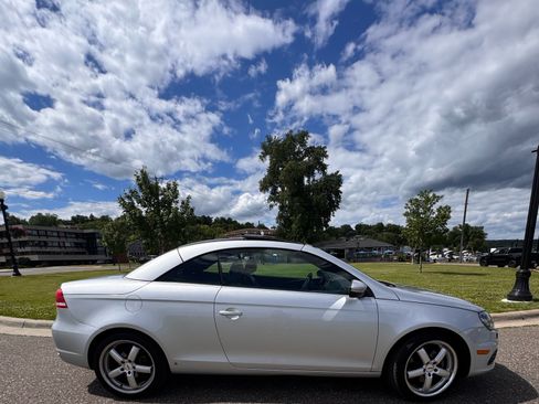 Used 2013 Volkswagen Eos Executive FWD image 6