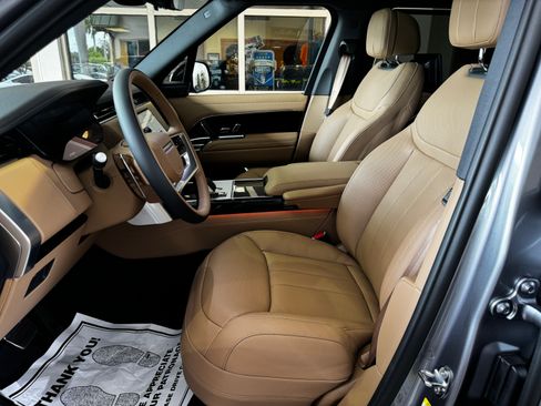 Used 2024 Land Rover Range Rover Long Wheelbase SE image 6