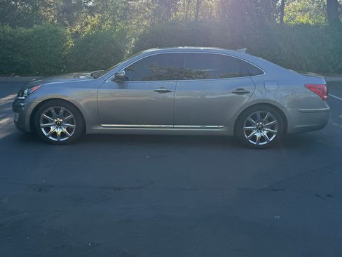 Used 2013 Hyundai Equus Signature RWD image 6