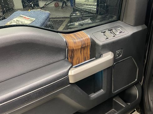 Used 2020 Ford F150 Lariat image 23