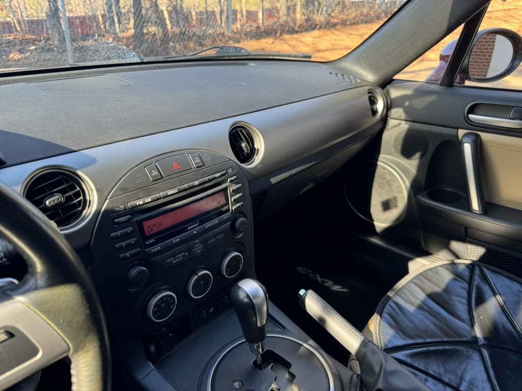 Used 2010 MAZDA MX-5 Miata Grand Touring w/ Premium Pkg RWD image 14