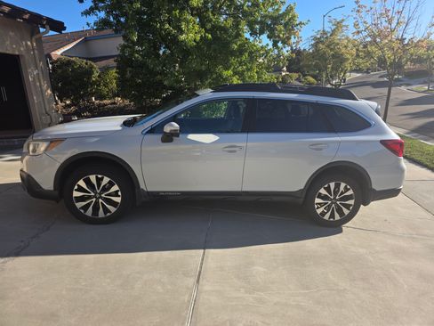 Used 2017 Subaru Outback 2.5i Limited AWD/4WD image 1