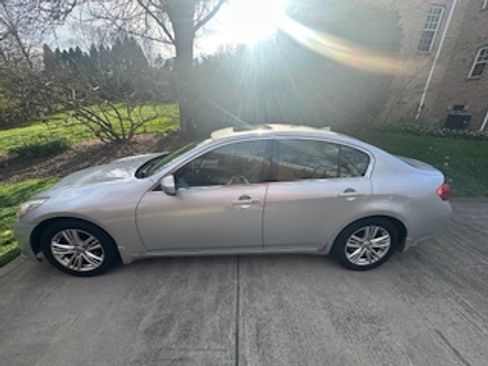 Used 2013 INFINITI G37 Journey w/ Premium Pkg image 2