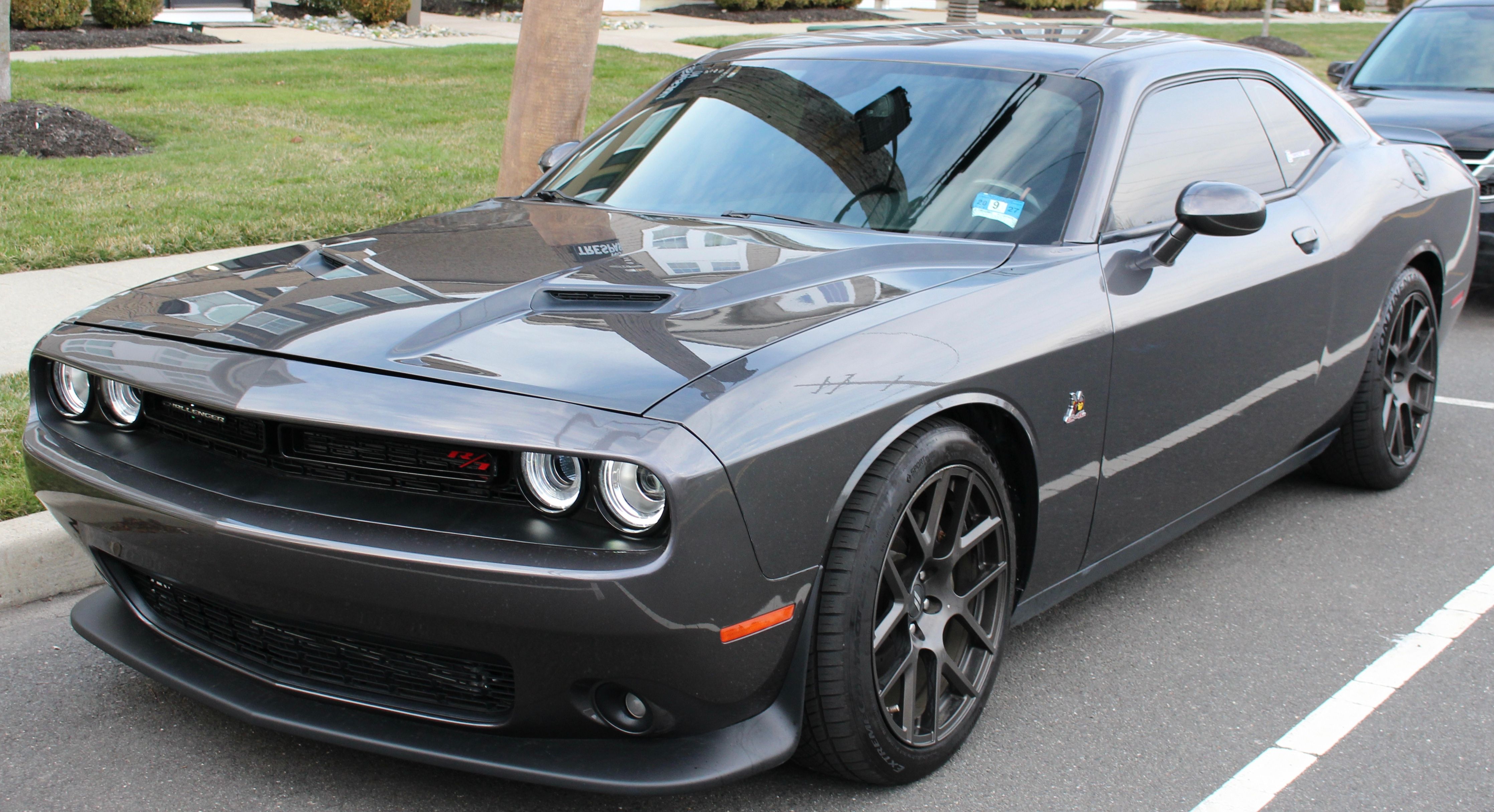 Used 2018 Dodge Challenger R/T Scat Pack w/ Leather Interior Group RWD image 1