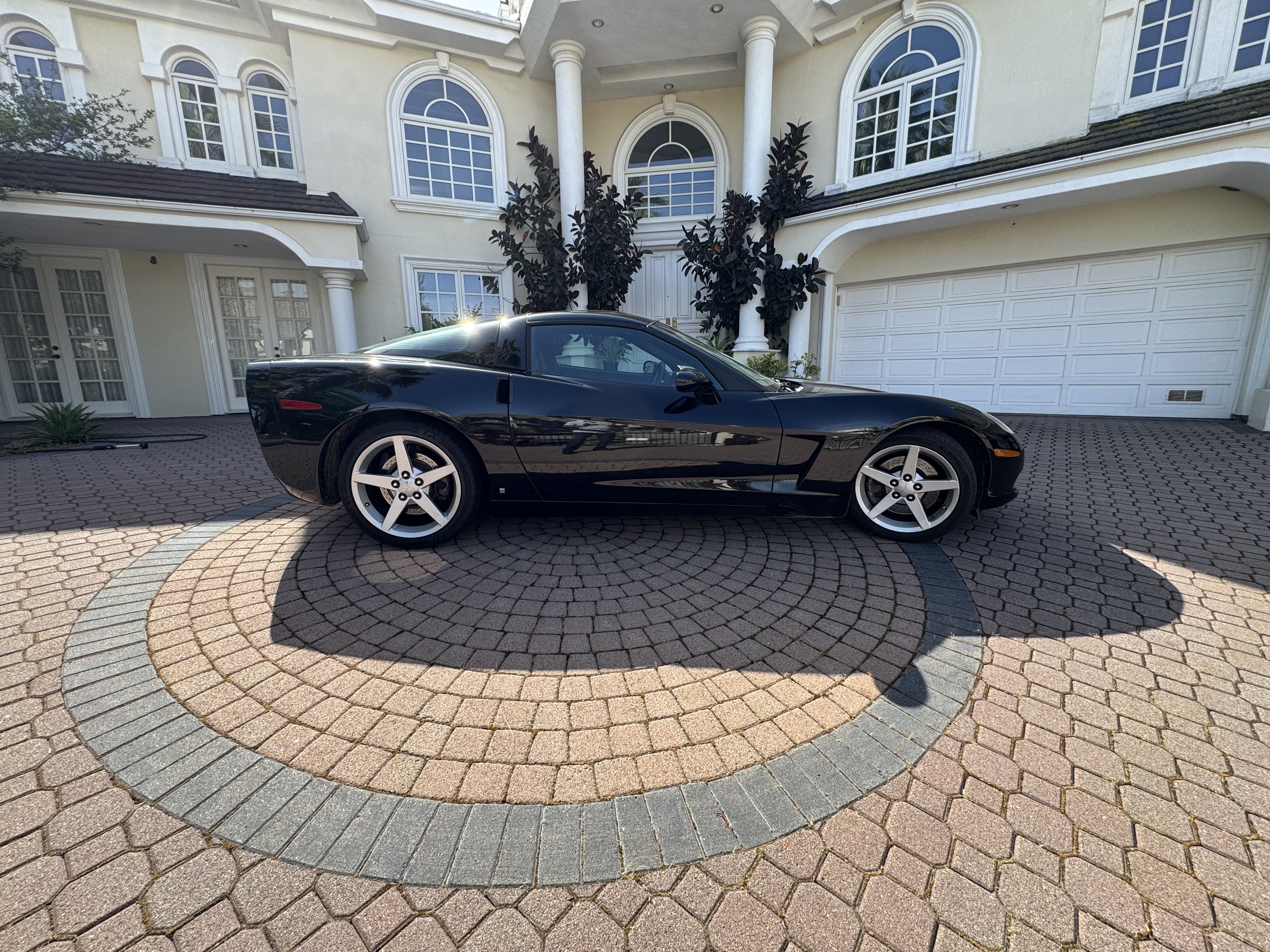 Used 2007 Chevrolet Corvette Coupe w/ Performance Package RWD image 9