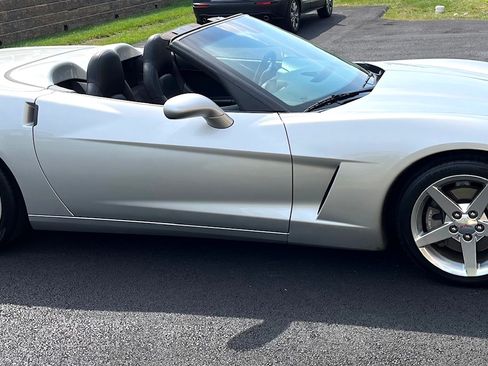 Used 2005 Chevrolet Corvette Convertible w/ Preferred Equipment Group RWD image 6