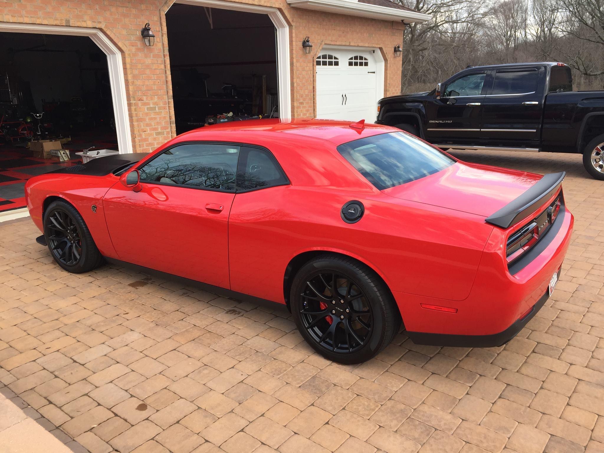 Used 2015 Dodge Challenger SRT Hellcat RWD image 4
