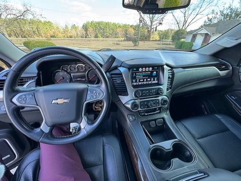 Used 2019 Chevrolet Suburban LT image 8