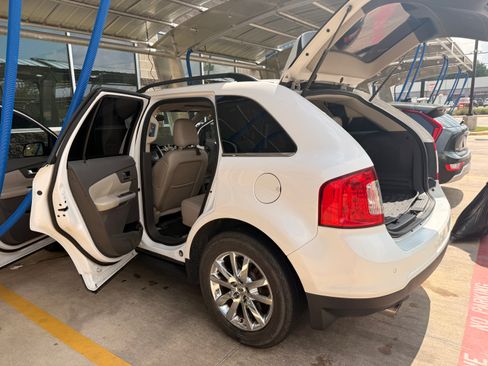 Used 2012 Ford Edge Limited FWD image 4