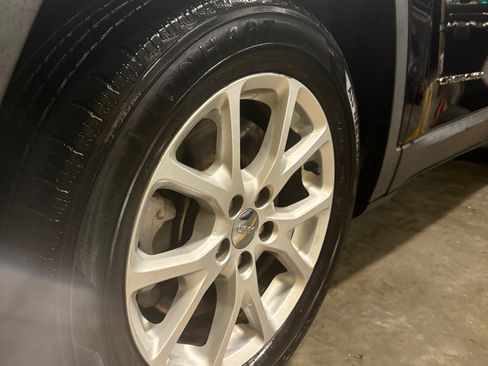 Used 2017 Jeep Cherokee Latitude image 9