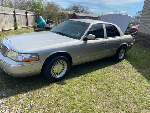 Used 2004 Mercury Grand Marquis GS image 10
