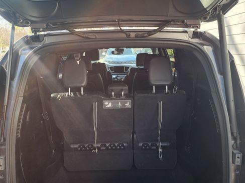 Used 2019 Chrysler Pacifica Touring-L Plus w/ Advanced Safetytec Group image 12