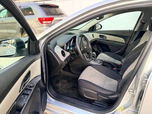 Used 2014 Chevrolet Cruze LS image 8