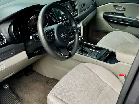 Used 2017 Kia Sedona LX FWD image 9