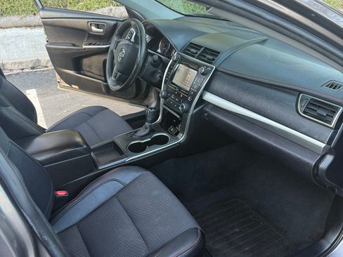 Used 2017 Toyota Camry SE image 18
