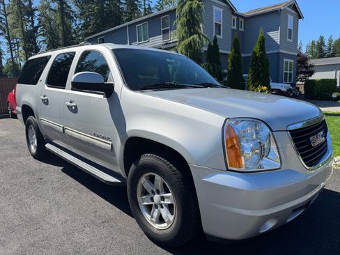 Used 2010 GMC Yukon XL SLT w/ SLT-2 Equipment Package AWD/4WD image 1