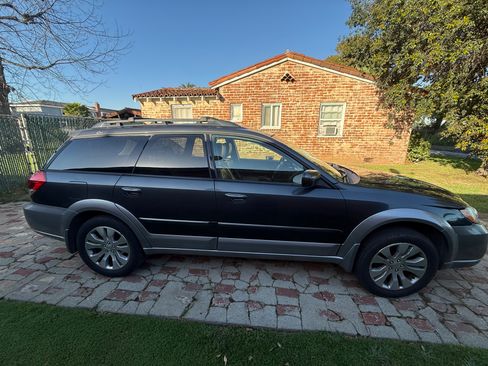 Used 2009 Subaru Outback 2.5i Limited image 2