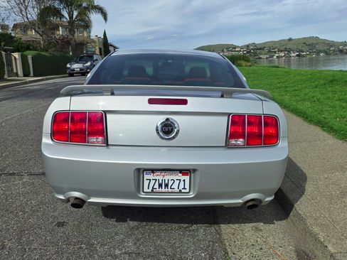 Used 2005 Ford Mustang GT Premium image 8