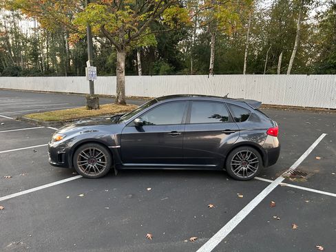 Used 2010 Subaru Impreza WRX STI image 8
