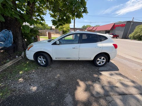Used 2013 Nissan Rogue S w/ Special Edition Pkg FWD image 4