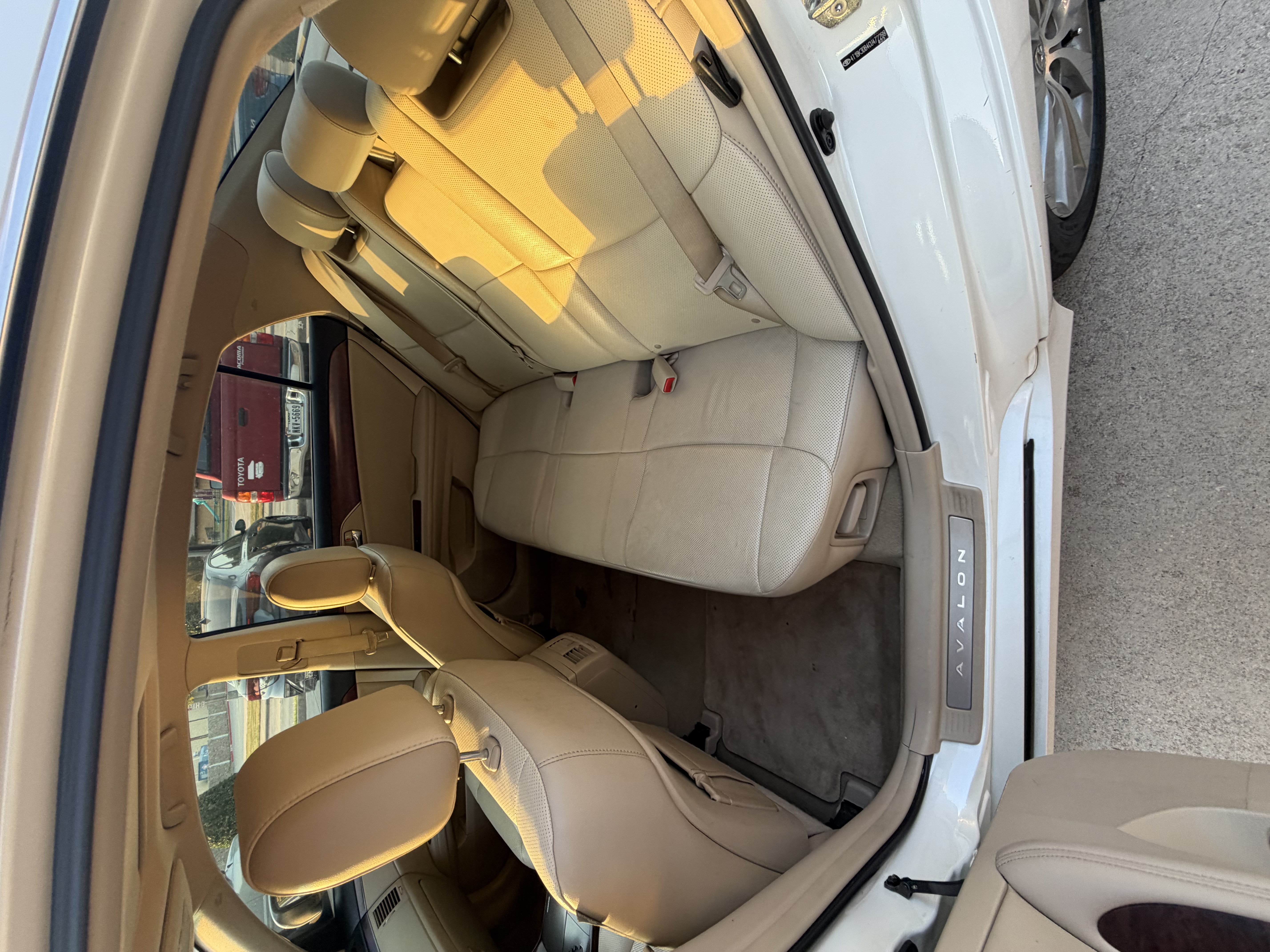Used 2012 Toyota Avalon Limited FWD image 18