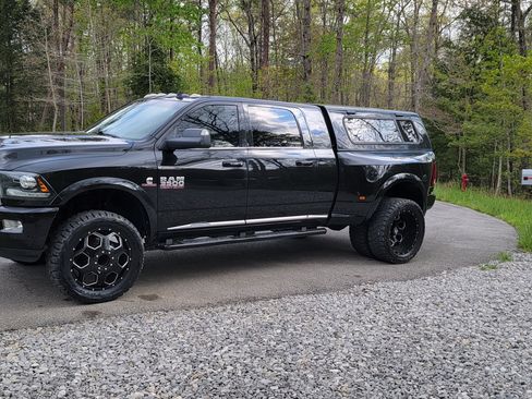 Used 2018 RAM 3500 Laramie Longhorn image 2