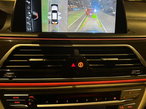 Used 2017 BMW 740i xDrive image 8