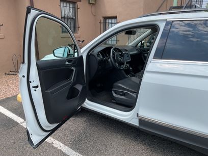 Used 2020 Volkswagen Tiguan SE w/ Panoramic Sunroof Package