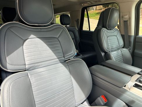 Used 2024 Lincoln Navigator Black Label image 12