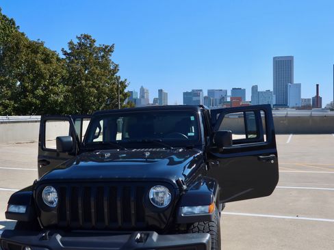 Used 2019 Jeep Wrangler Unlimited Sahara image 4
