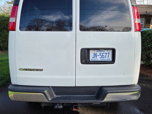 Used 2019 Chevrolet Express 3500 LT w/ LT Preferred Equipment Group image 5