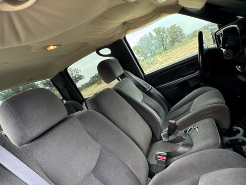 Used 2005 GMC Sierra 2500 SLE w/ Heavy-Duty Power Package image 30