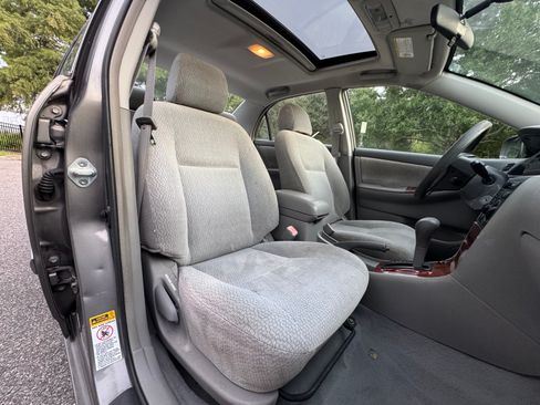 Used 2004 Toyota Corolla LE FWD image 11