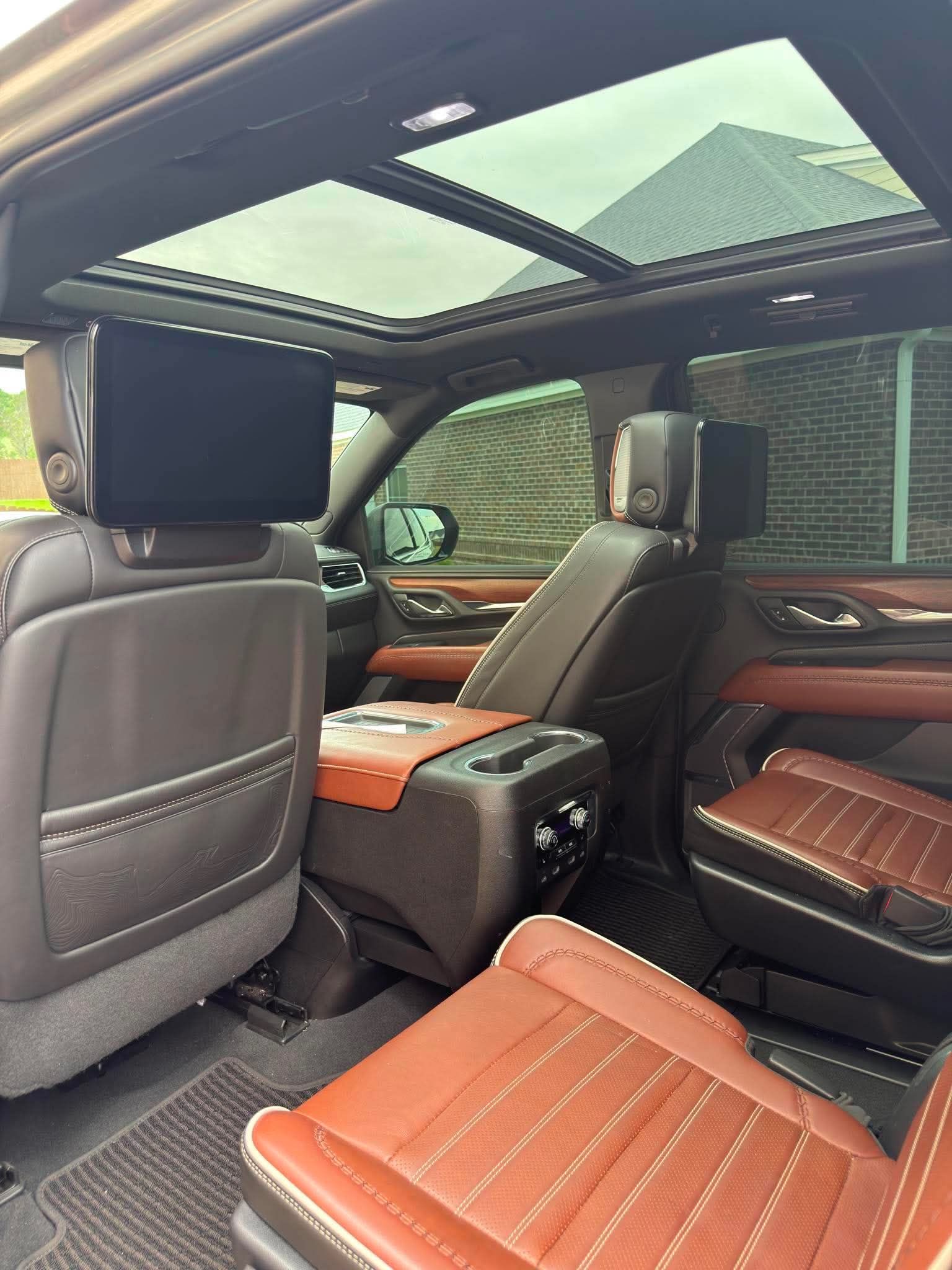 Used 2023 GMC Yukon Denali Ultimate AWD/4WD image 12