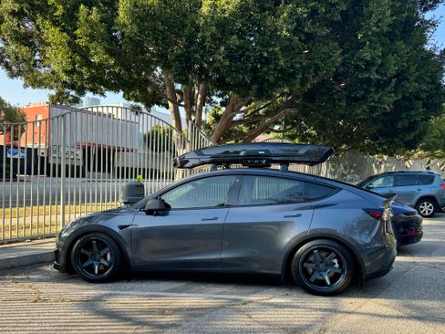 Used 2022 Tesla Model Y Long Range image 2