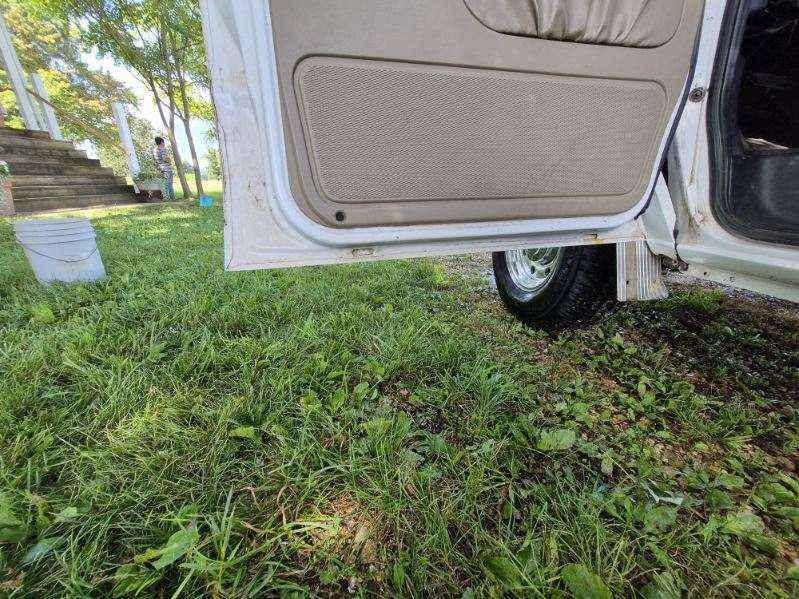 Used 2000 Ford E-350 and Econoline 350 Wagon RWD image 12