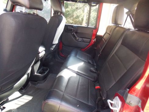 Used 2012 Jeep Wrangler Unlimited Sahara image 14