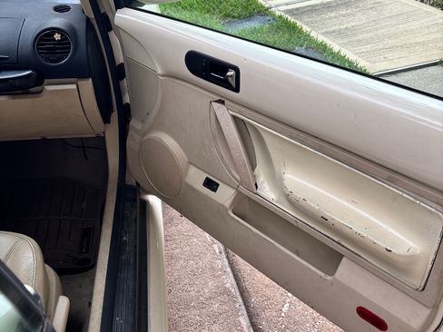 Used 2007 Volkswagen Beetle Convertible w/ Package 2 FWD image 8