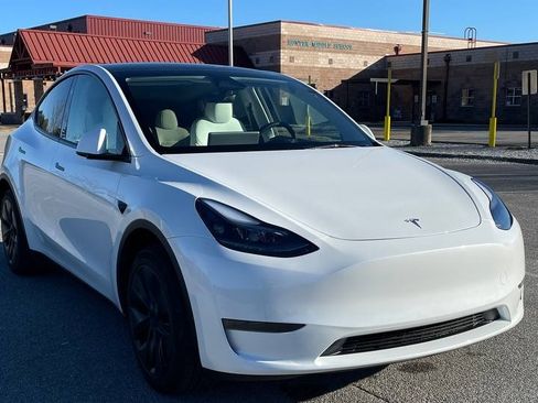 Used 2025 Tesla Model Y Long Range image 1