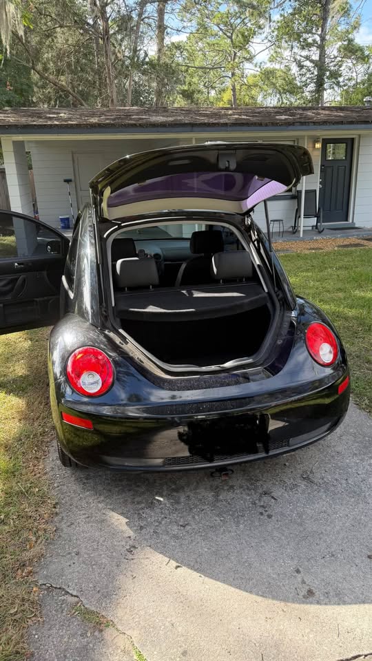 Used 2009 Volkswagen Beetle Coupe FWD image 12